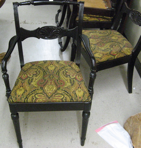 Appraisal: A SET OF SIX FEDERAL STYLE MAHOGANY DINING CHAIRS American