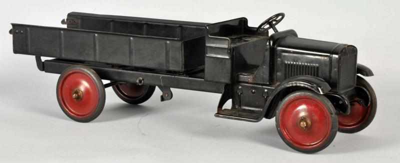 Appraisal: Pressed Steel Keystone Dump Truck Toy American Black rubber tires