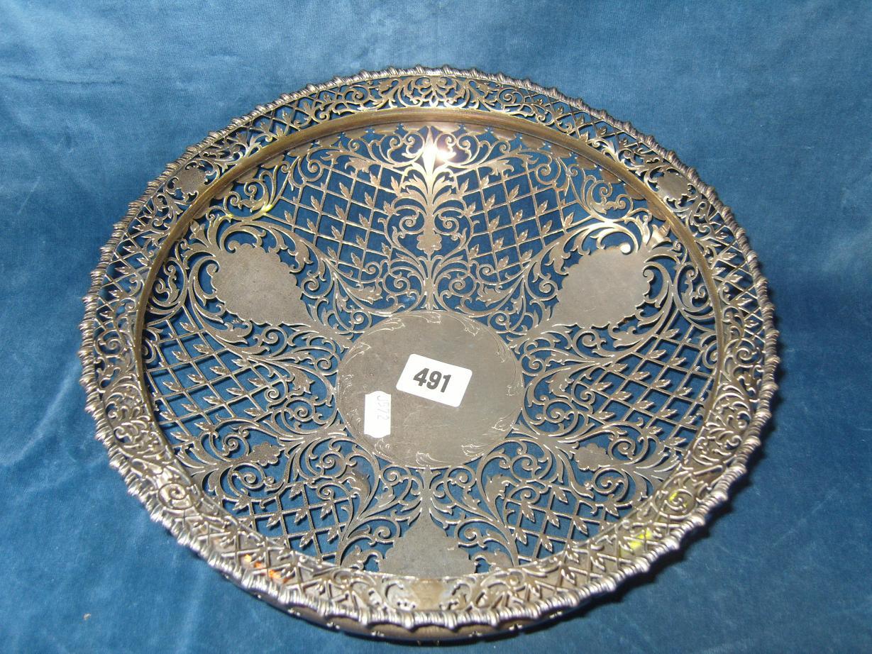 Appraisal: A silver fruit bowl of circular form with gadroon border