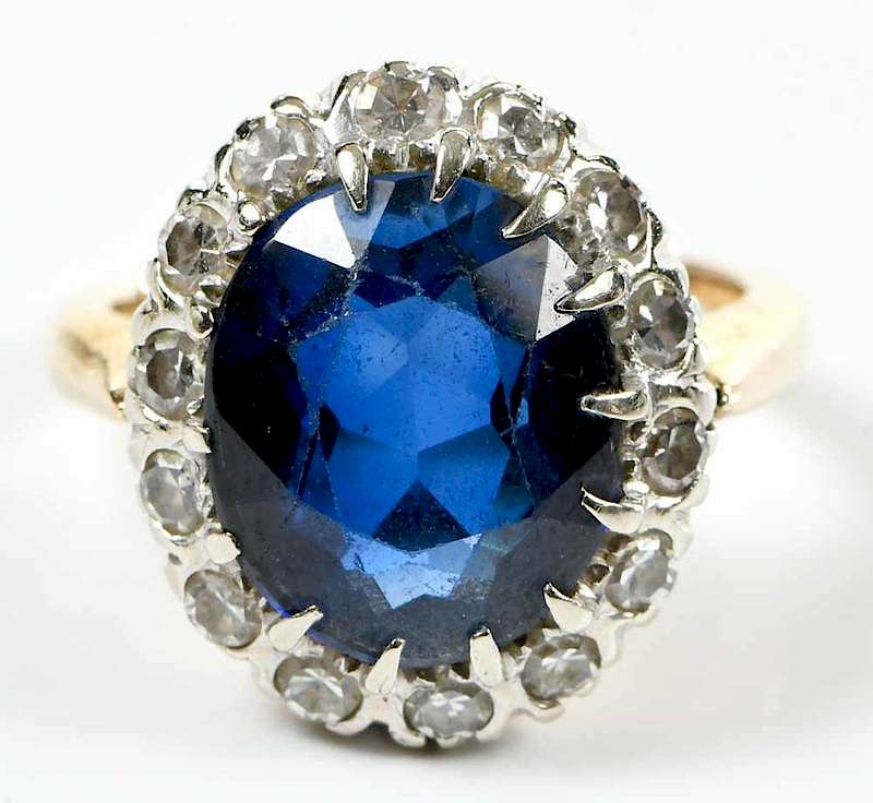 Appraisal: kt Gemstone Ring center oval faceted synthetic blue sapphire approx