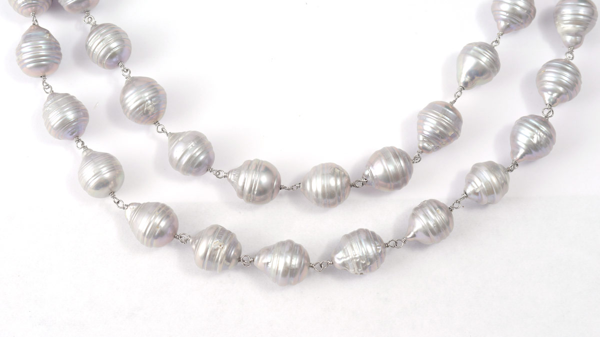 Appraisal: FRESHWATER MM CIRCLE PEARLS NECKLACE A continuous '' strand of