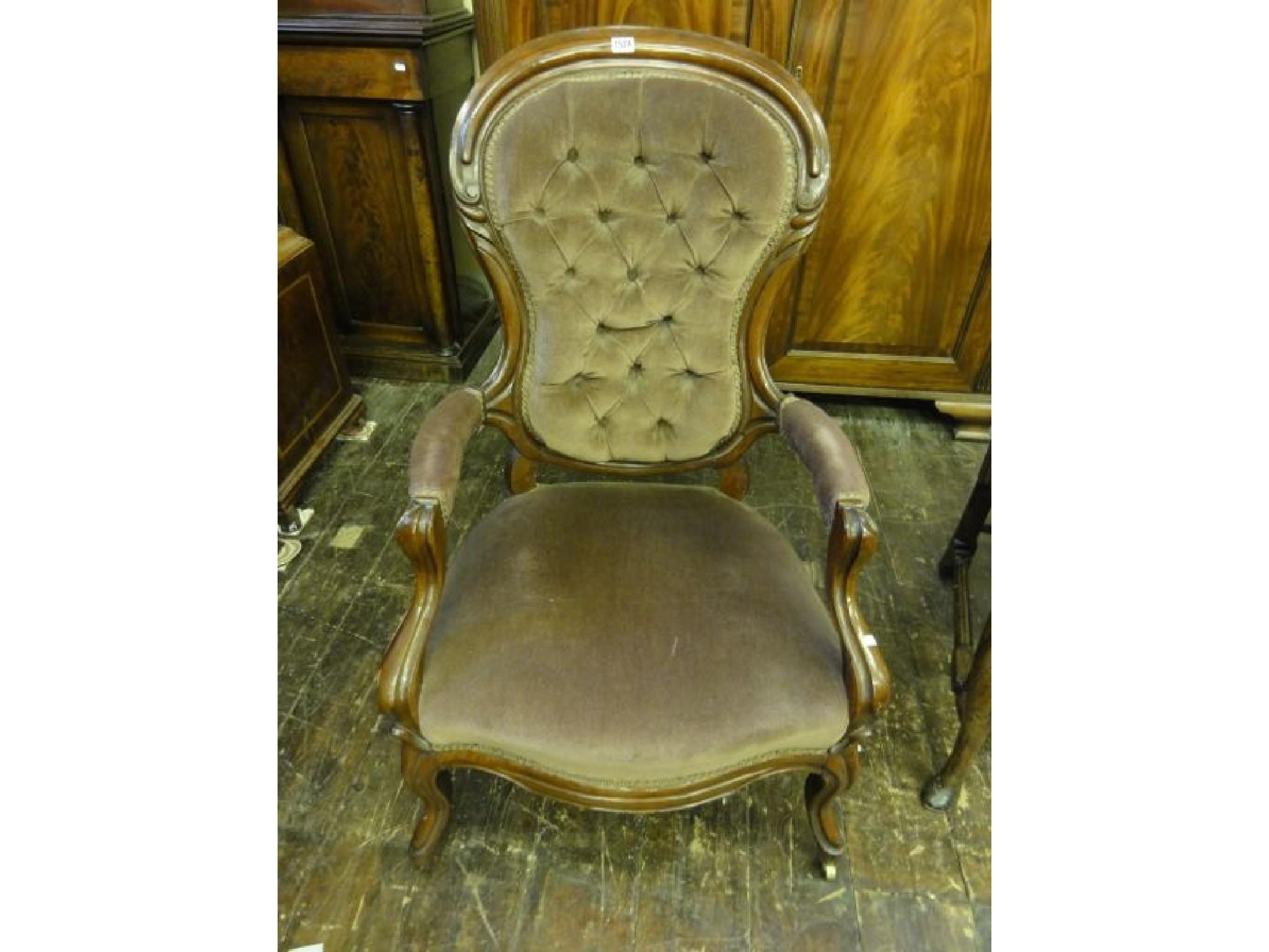 Appraisal: A Victorian mahogany spoonback drawing room chair with serpentine upholstered