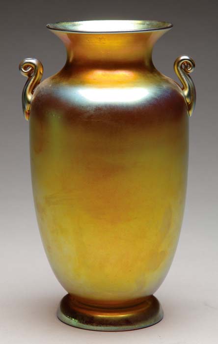 Appraisal: STEUBEN AURENE VASE Beautiful Steuben vase has rich gold Aurene