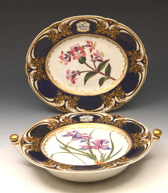 Appraisal: A CHAMBERLAIN'S WORCESTER OVAL DISH and a plate warmer each