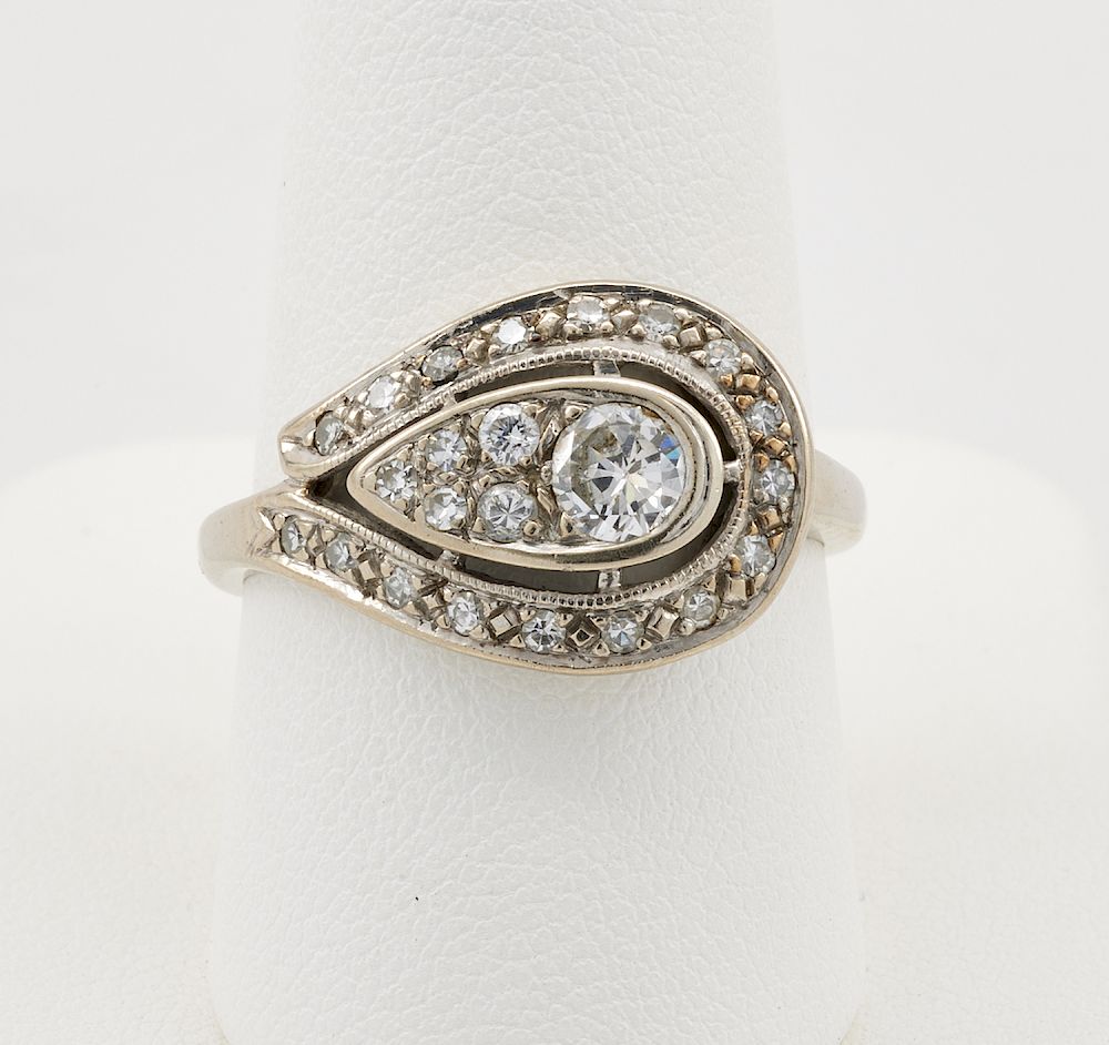 Appraisal: k White gold diamond paisley shaped ring k White gold