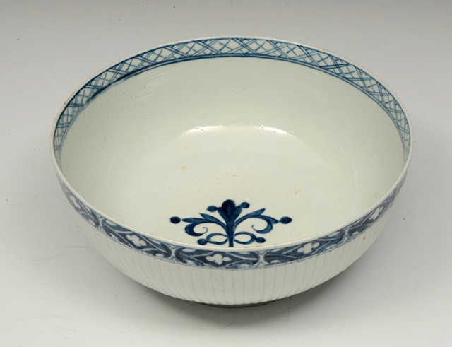 Appraisal: AN TH CENTURY ENGLISH BLUE AND WHITE PORCELAIN CIRCULAR BOWL