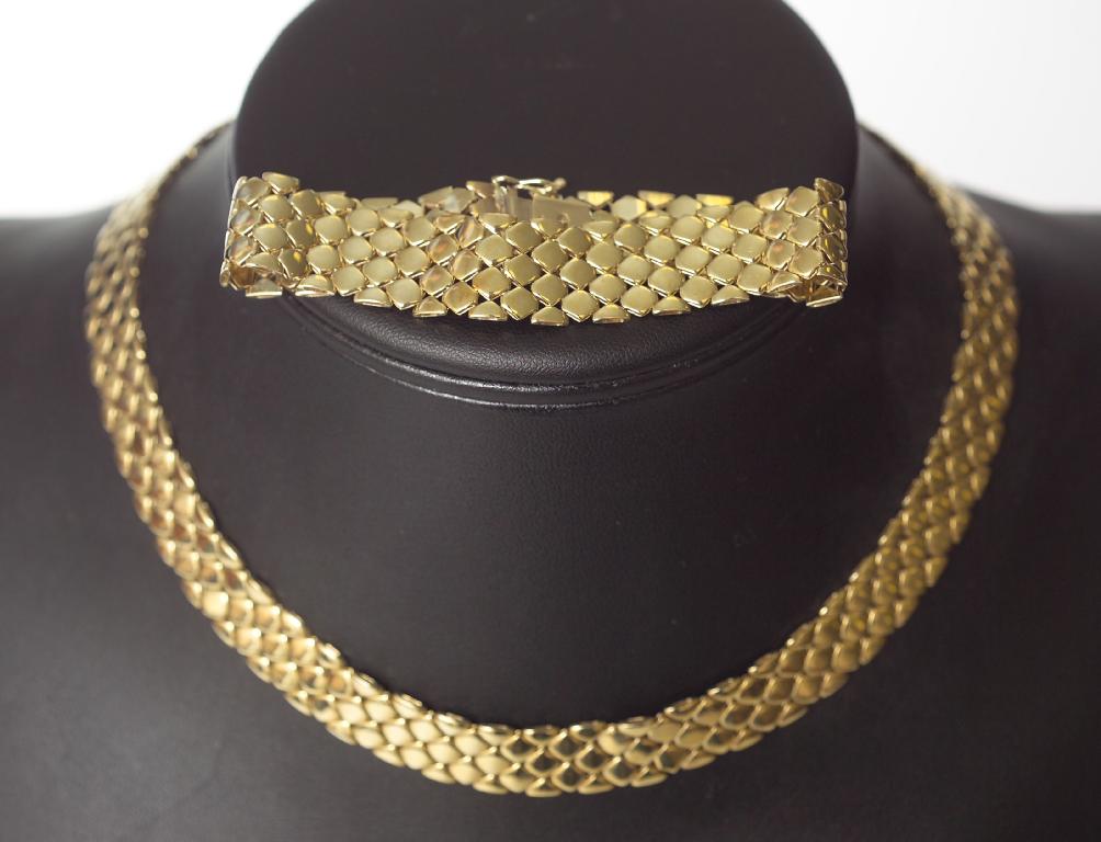 Appraisal: ct GOLD NECKLACE AND BRACELET EN SUITE composed of woven