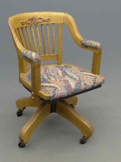 Appraisal: c ' s oak office chair