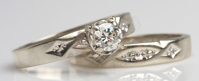 Appraisal: KW Band and solitaire mm round diamond approximately ct Clarity