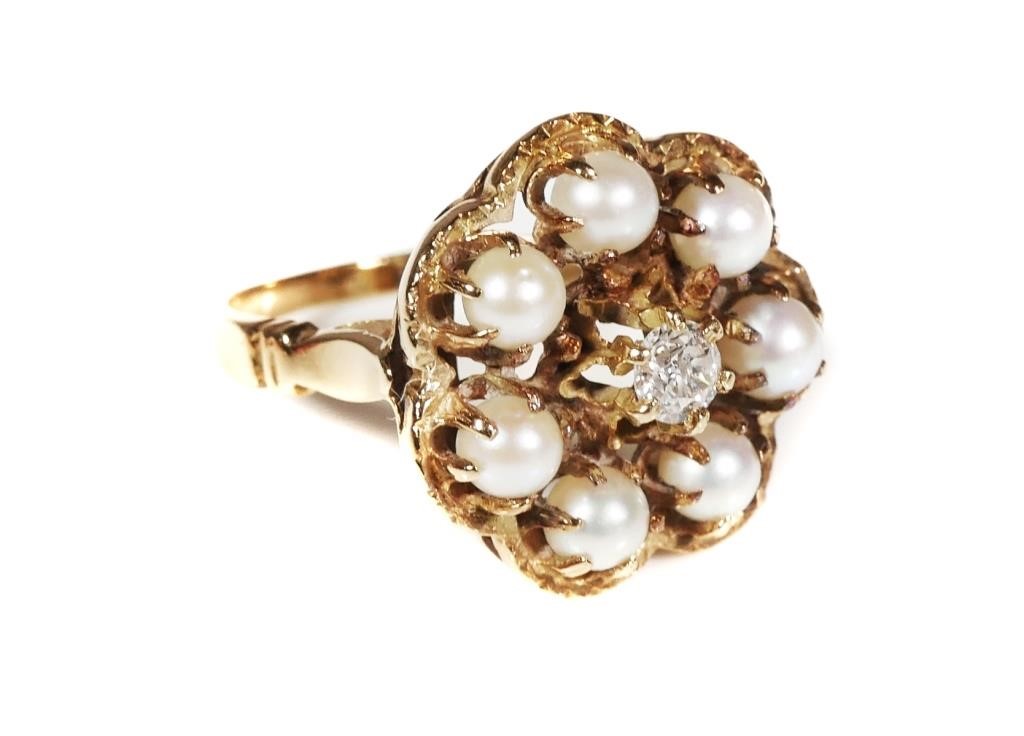 Appraisal: Vintage k yellow gold ring with seven pearls surrounding a