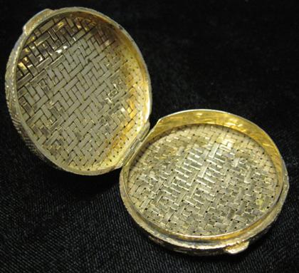 Appraisal: Woven karat yellow gold pill box dwt