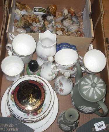 Appraisal: Tray of various pottery pieces to include Duchess Old Country