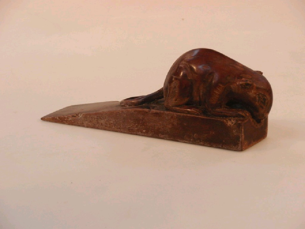 Appraisal: A wooden doorstop carved with a mouse cm long