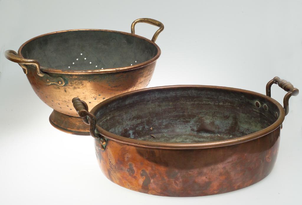 Appraisal: th CENTURY COPPER COLANDER of characteristic form Diameter over handles