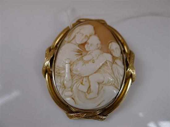 Appraisal: A CAMEO BROOCH SHELL TESTED CT GOLD