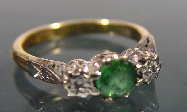 Appraisal: ct gold diamond and emerald ring