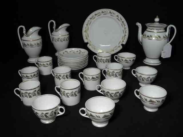 Appraisal: Lot of Old Paris gilt porcelain dinnerware Includes '' plate