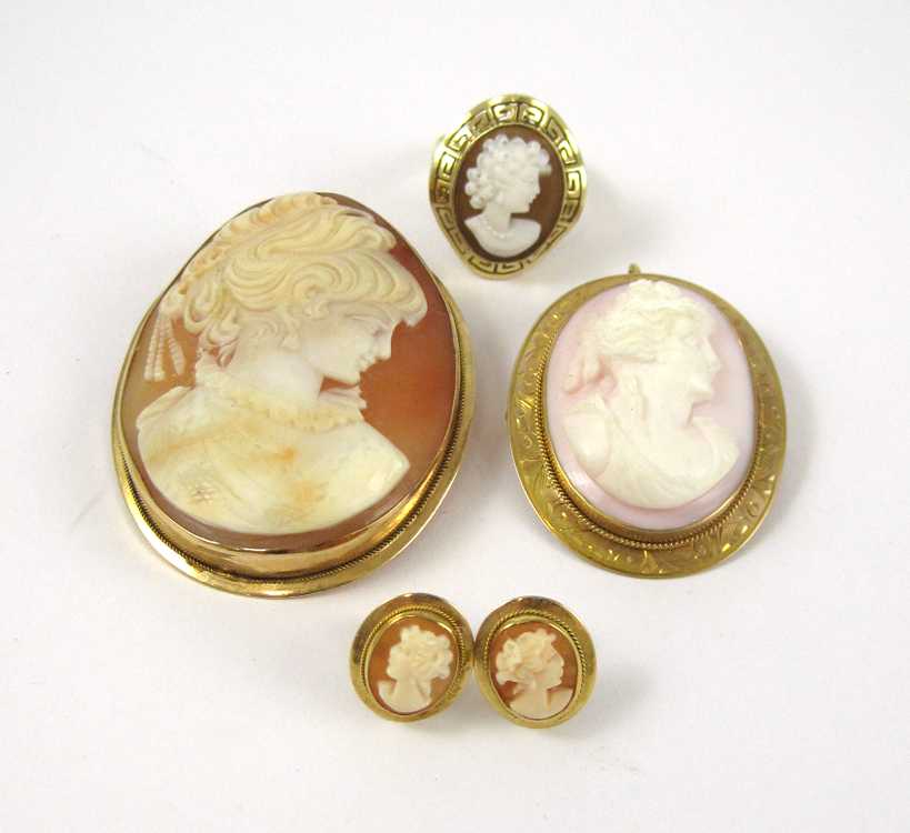 Appraisal: FIVE ARTICLES OF CAMEO JEWELRY including a size k gold