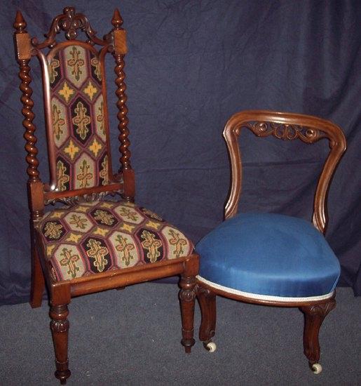 Appraisal: A Victorian walnut nursing chair with carved crest on barleytwist