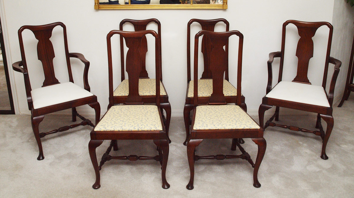 Appraisal: SET OF QUEEN ANNE DINING CHAIRS Shaped back with cabriole