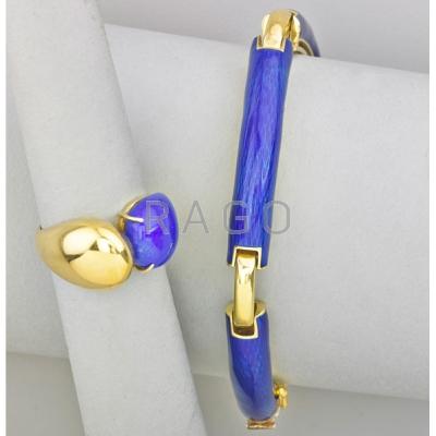 Appraisal: SLEEK ASSEMBLED SUITE BLUE AND K GOLD JEWELRY Globular ring