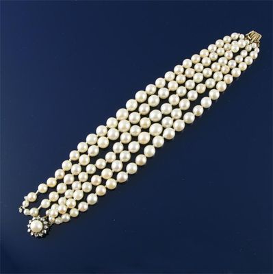 Appraisal: A five row graduated cultured pearl bracelet With a cultured