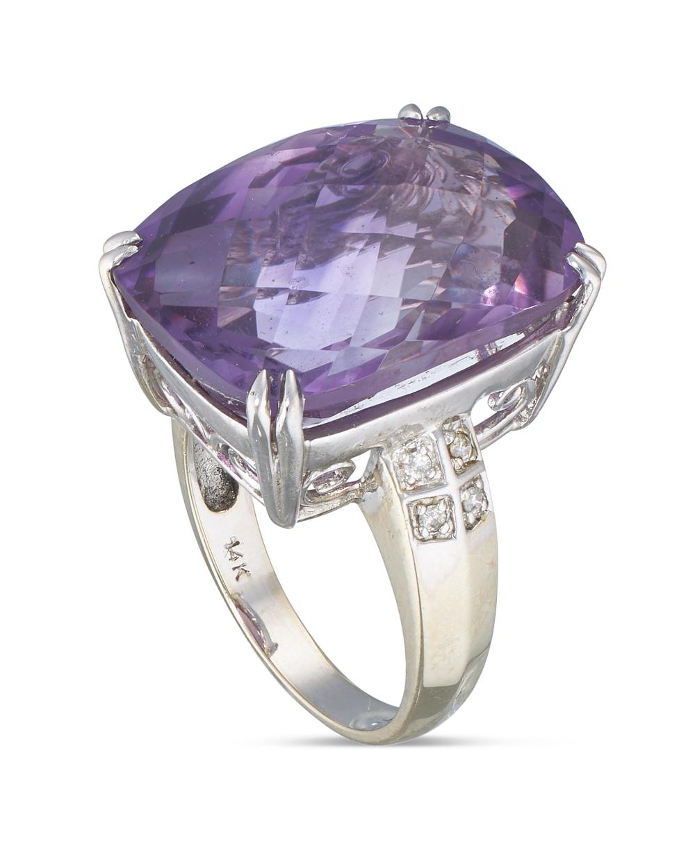 Appraisal: AMETHYST DIAMOND AND KT WHITE GOLD RING APPROX DWT AMETHYST