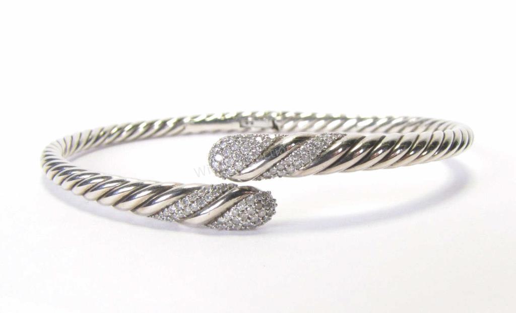 Appraisal: A sterling silver David Yurman Willow Collection hinged open single-row