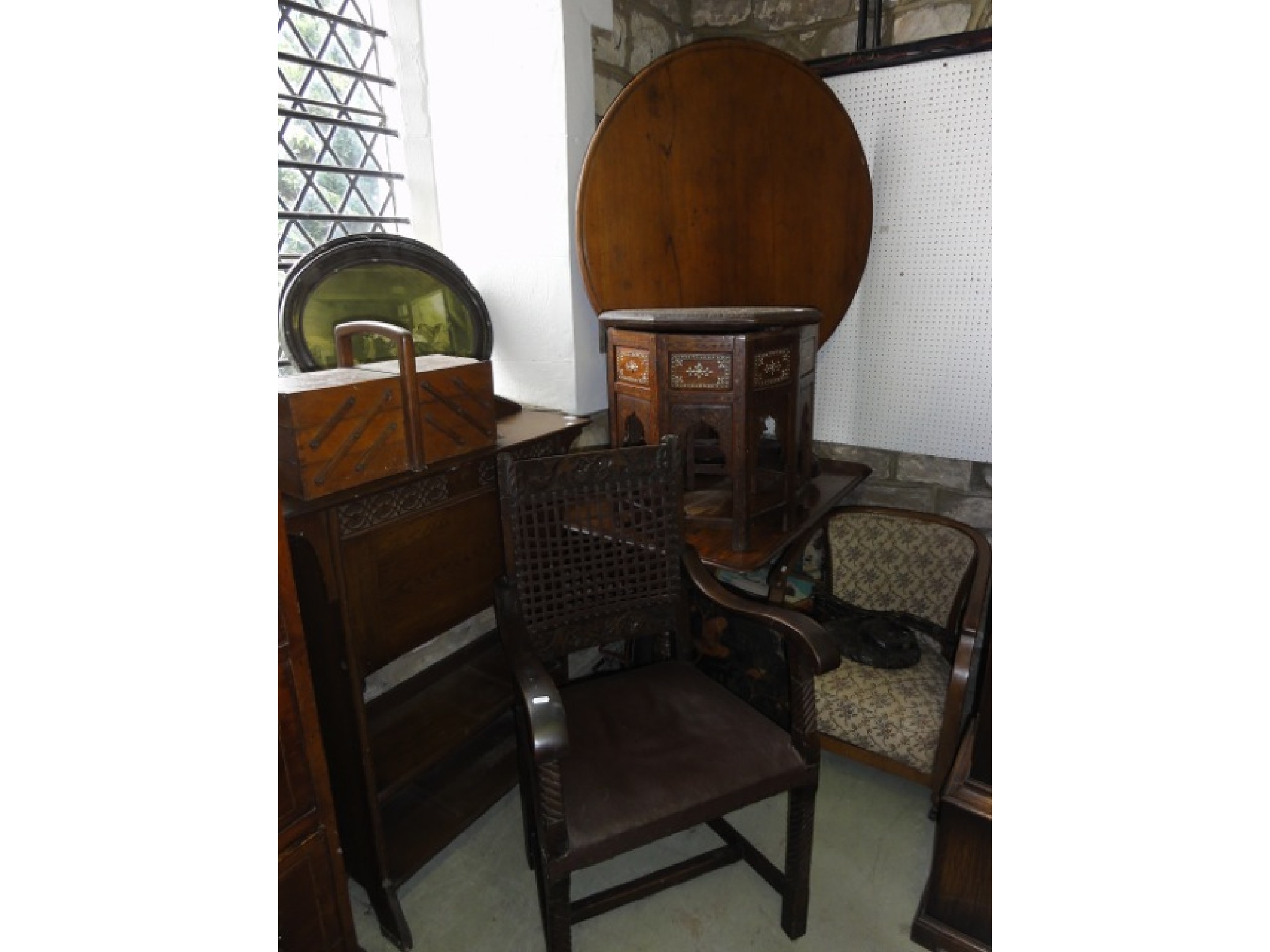 Appraisal: A Victorian mahogany loo table of circular form with moulded