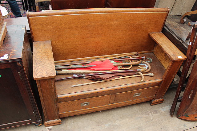 Appraisal: A MID TH CENTURY OAK SETTLE with box base and