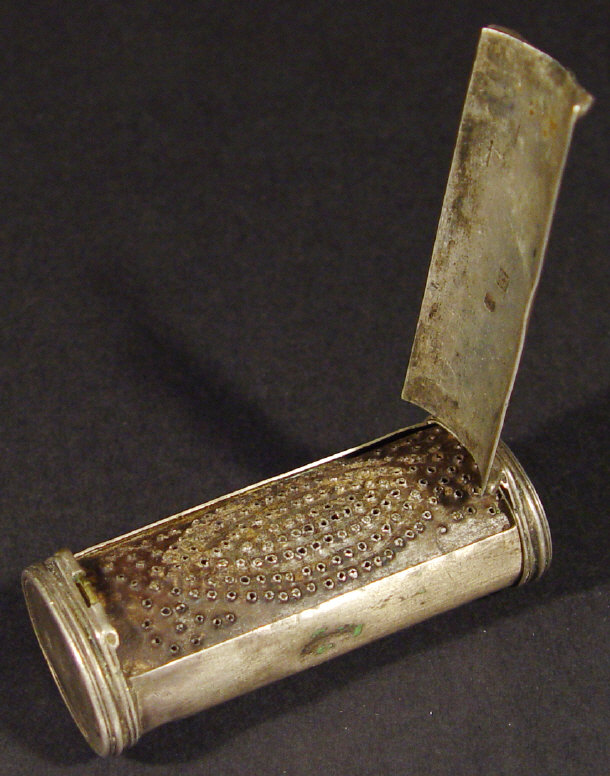 Appraisal: Cylindrical Georgian silver nutmeg grater with hinged lid indistinct London