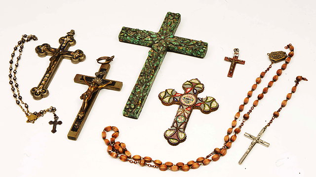 Appraisal: A LATE TH EARLY TH CENTURY MICRO MOSAIC CRUCIFIX the