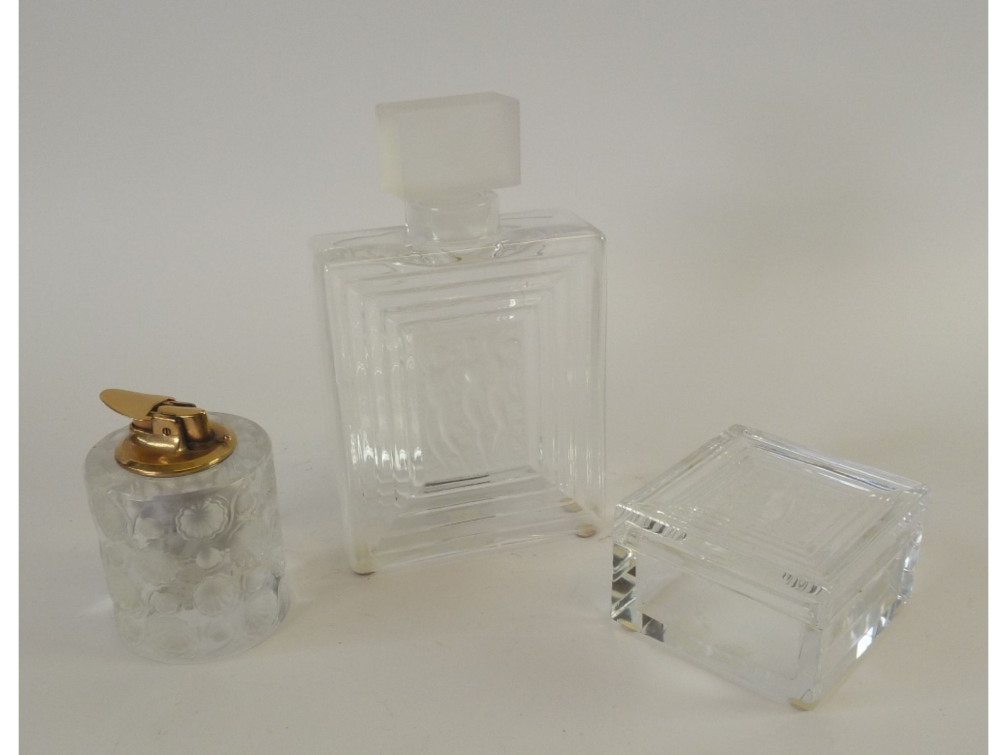 Appraisal: A MODERN LALIQUE DUNCAN LARGE GLASS PERFUME BOTTLE rectangular form