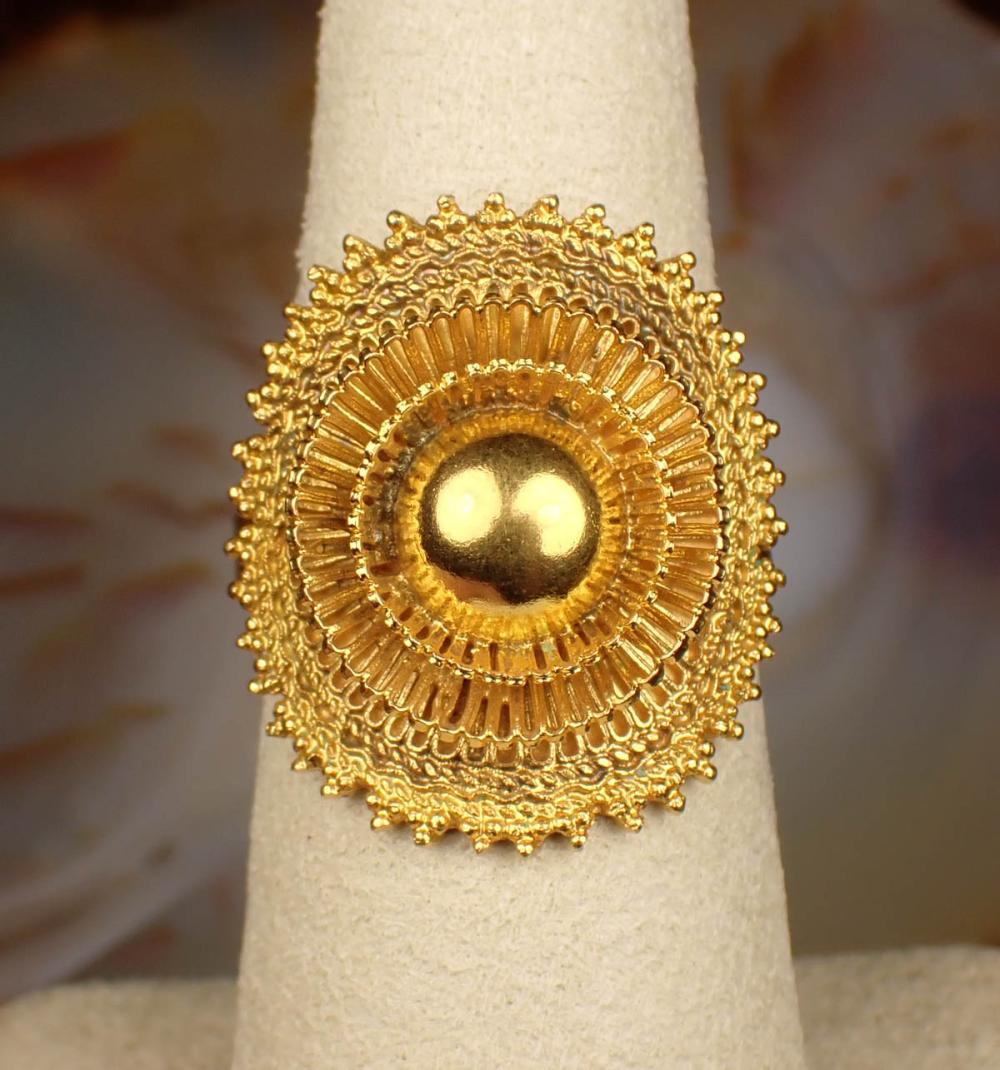 Appraisal: EIGHTEEN KARAT YELLOW GOLD ADJUSTABLE SIZE RING The ornate bright