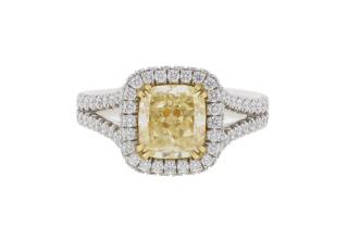 Appraisal: A FANCY YELLOW CT DIAMOND RING A FANCY YELLOW CT