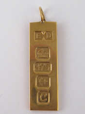 Appraisal: A carat gold ingot pendant gms