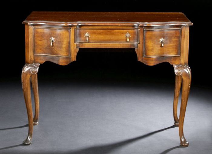 Appraisal: Queen Anne-Style Mahogany Side Table late th century the shaped