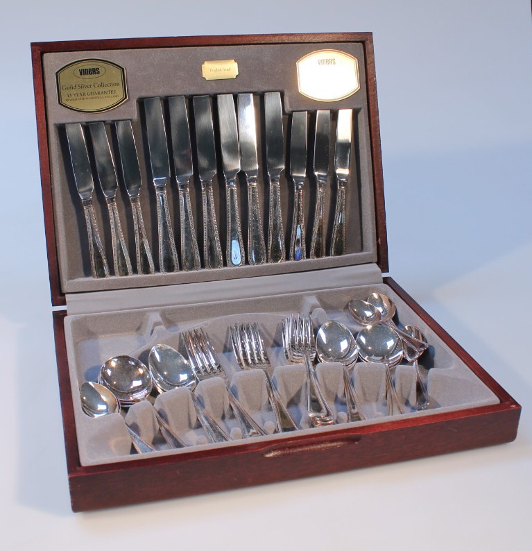 Appraisal: A canteen of silver plated cutlery by Viners English Bead