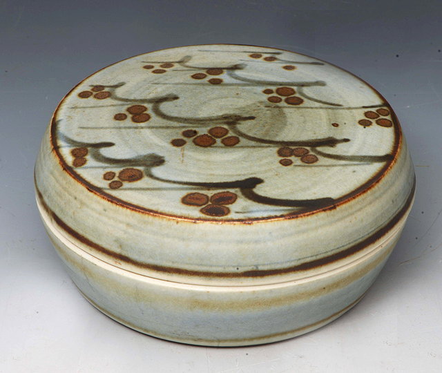 Appraisal: David Leach British - Pot and cover with brushwork motifs