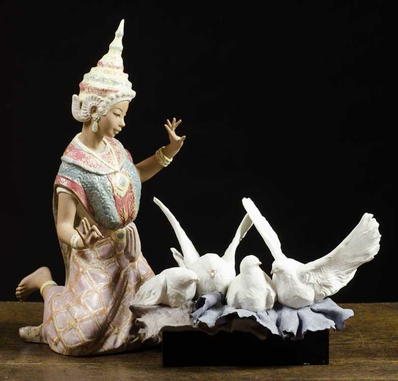 Appraisal: TWO LLADRO PORCELAIN SCULPTURES Thai Girl Kneeling sculptor Vicente Martinez