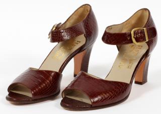 Appraisal: SALVATORE FERRAGAMO RED ALLIGATOR PUMPS SALVATORE FERRAGAMO RED ALLIGATOR PUMPS