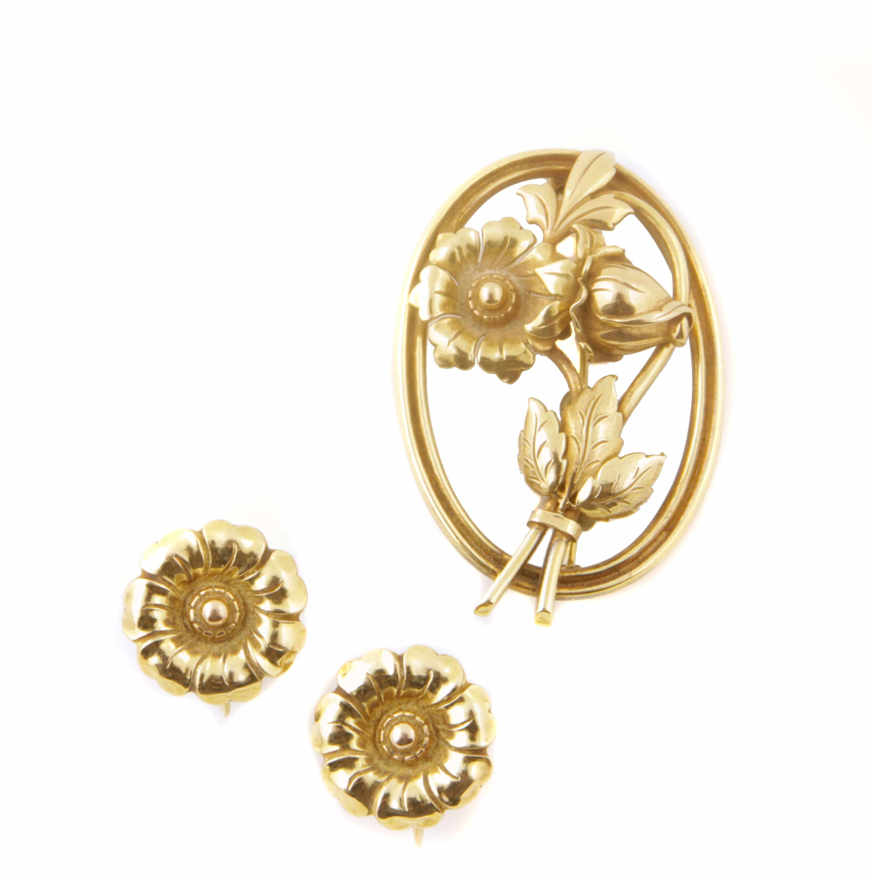 Appraisal: A pair of gold floral screw-back earrings with a matching