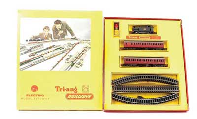 Appraisal: Triang TT T Suburban Passenger Train Set consisting of -