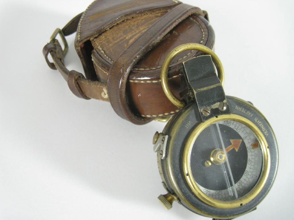 Appraisal: A World War One Travelling Pocket Compass Verner's pattern VII