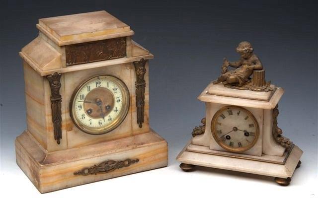 Appraisal: A LATE TH CENTURY FRENCH MANTEL CLOCK the onyx case