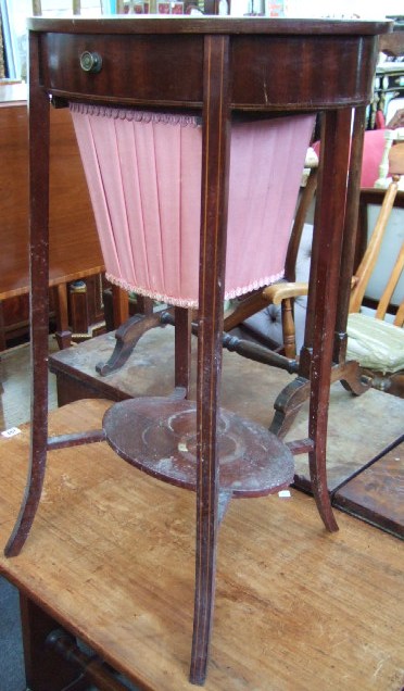 Appraisal: An Edwardian mahogany sewing table the quarter veneered oval top