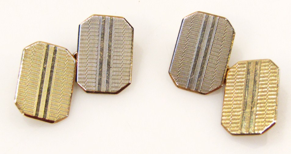 Appraisal: A pair of ct gold cuff links each with canted