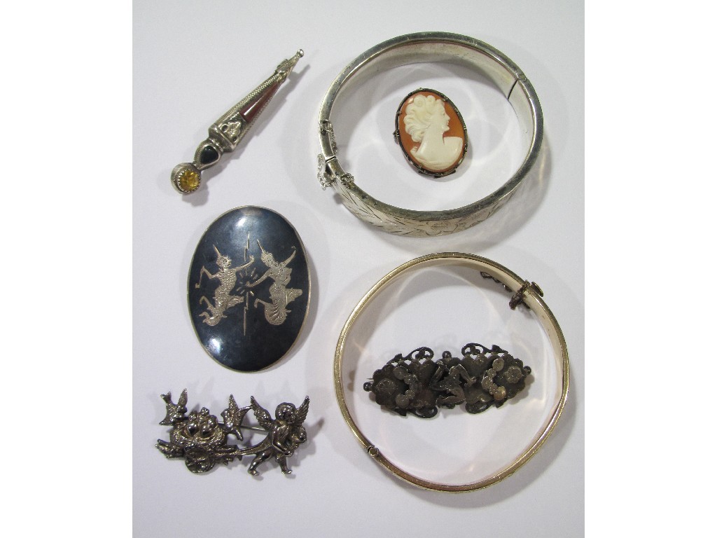 Appraisal: Lot comprising Siamese silver brooch Scottish silver agate set dirk