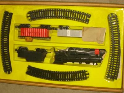 Appraisal: A battery operated HO freight train set box AF E