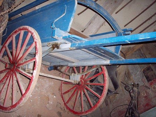 Appraisal: A two-wheeled painted wood cart on a sprung frame